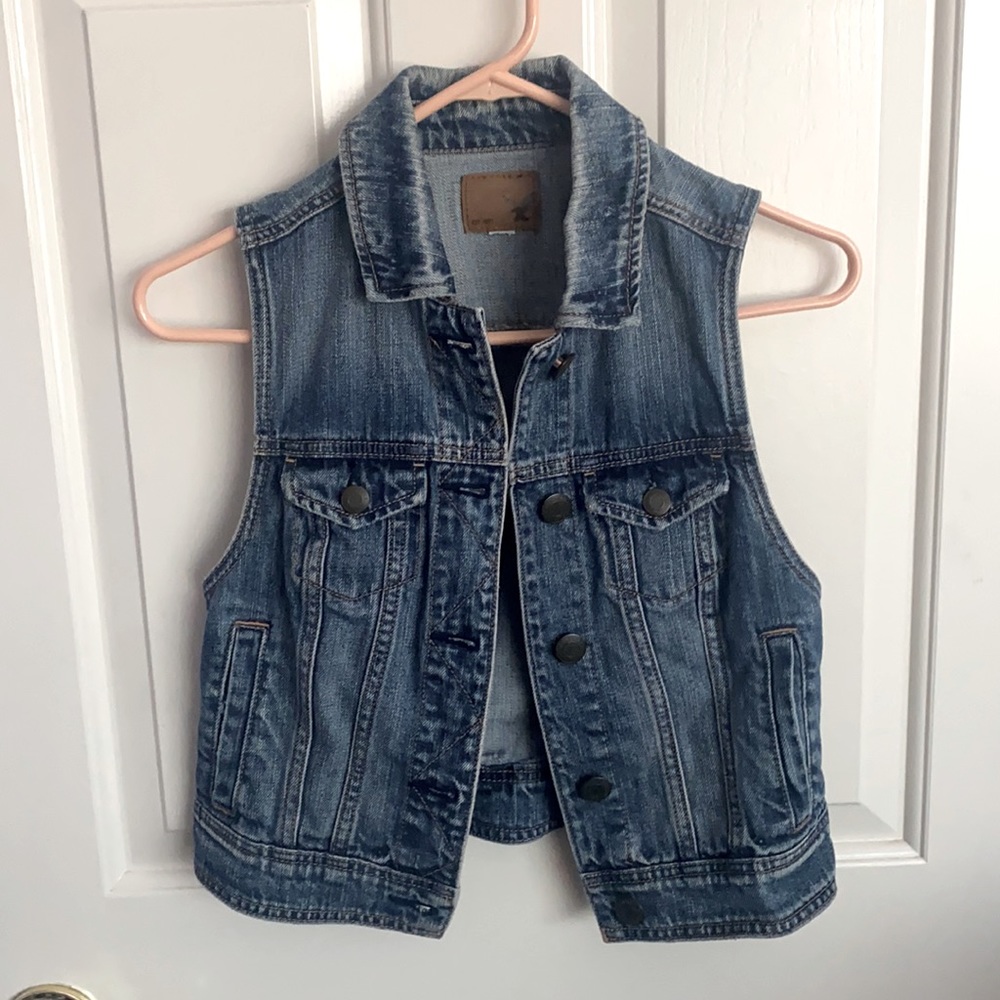 Blue American Eagle denim vest size small
